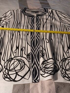 Ming Wang Black & White Graphic Button-Front Top